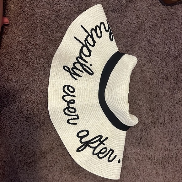 Miss to Mrs Honeymoon Sun Hat - Picture 3 of 3